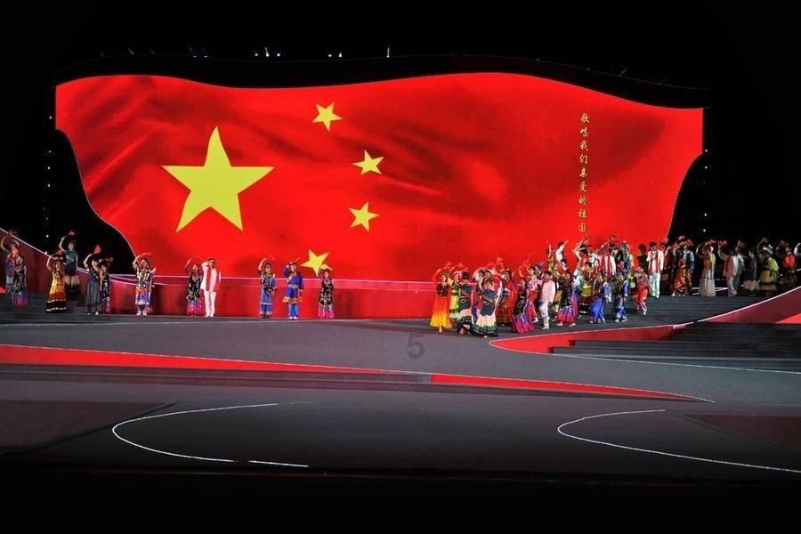 夏日时尚的爱丽